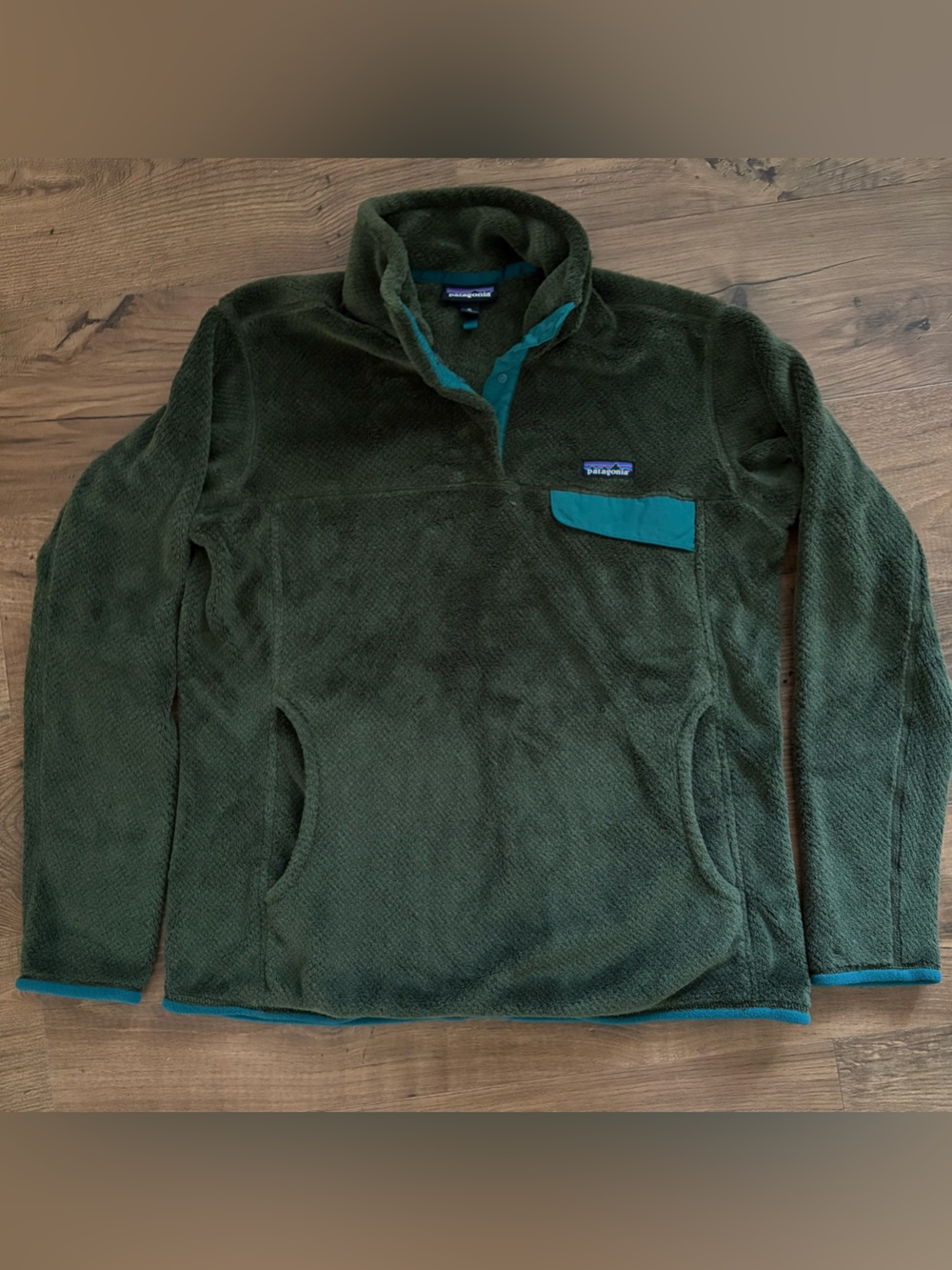 Patagonia Olive Green Fleece Jacket with Teal Pocket Trim